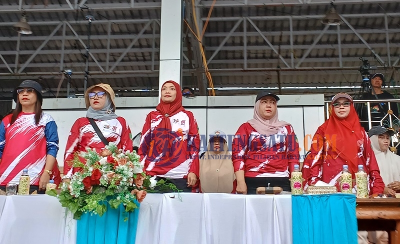 Henny Rosgiaty Ajak Masyarakat Perkuat Kebersamaan pada Senam Massal dan Pembukaan Futsal Bupati Cup
