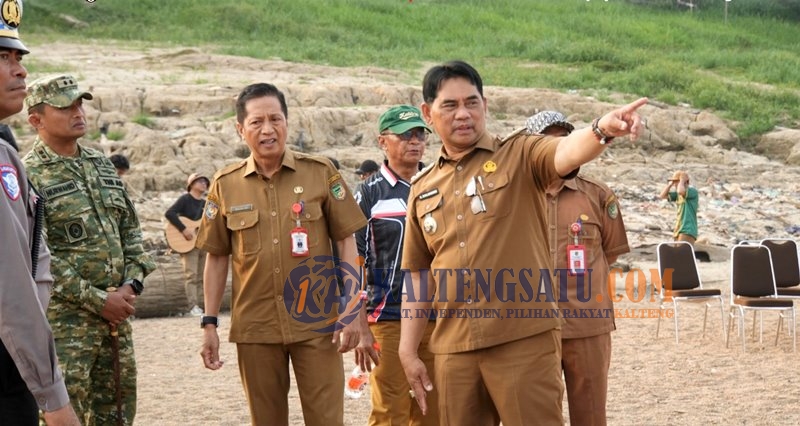Bupati Shalahuddin Tinjau “Gosong” Sungai Barito, Destinasi Wisata Sore Warga Muara Teweh