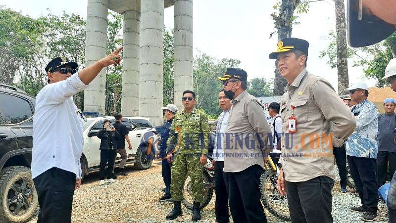 Tinjau Jembatan Sikan-Tumpung Laung, Bupati Shalahuddin: Ini Akan Buka Akses Ekonomi Masyarakat
