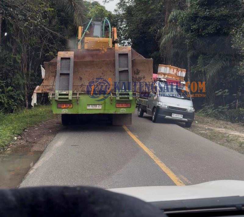 Ardianto Soroti Truk Pengangkut Alat Berat yang Melintas di Jalan Umum Tanpa Pengawalan