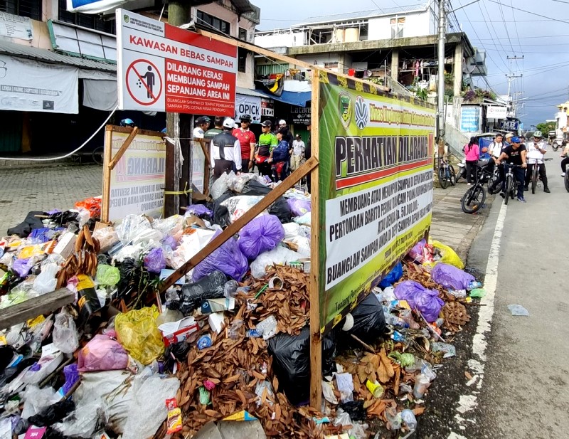 Bupati H. Shalahuddin Tinjau Sampah di Pasar Barito Permai, Tegaskan Kebersihan Kota Jadi Prioritas