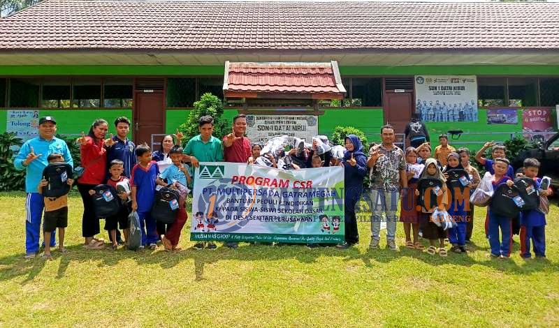 PT Multipersada Gatramegah Salurkan 114 Paket Perlengkapan Sekolah untuk Tiga SD di Teweh Tengah