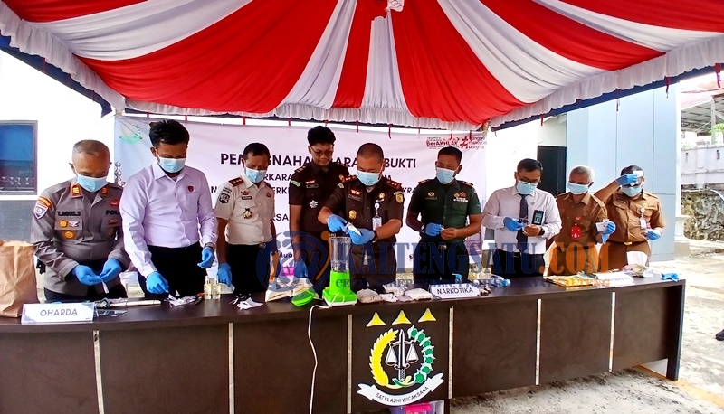 Kajari Tegaskan Komitmen Penegakan Hukum Melalui Pemusnahan Barang Bukti Berkekuatan Hukum Tetap