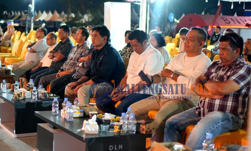 Bupati Shalahuddin Apresiasi Antusiasme Warga di Parade Band Rock Klasik Eks Bandara Beringin