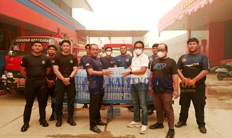 KORPRI Barito Utara Salurkan 4.320 Botol Air Mineral untuk Petugas Kar