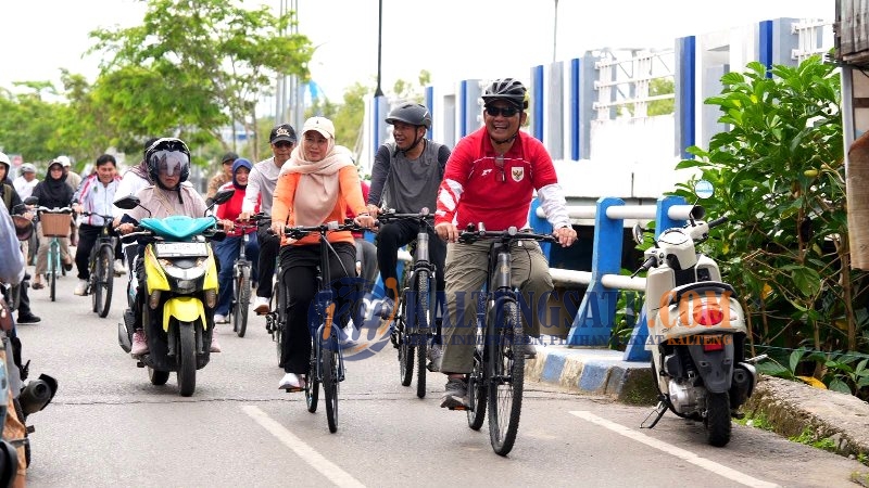 Gowes Bersama Jajaran Pemkab, Bupati Shalahuddin Ajak Warga Jaga Keber