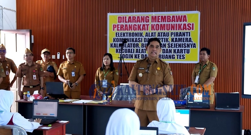 Bupati Barito Utara Tinjau Hari Pertama TKA di SDN Melayu 5, Tekankan Kejujuran di Atas Prestasi