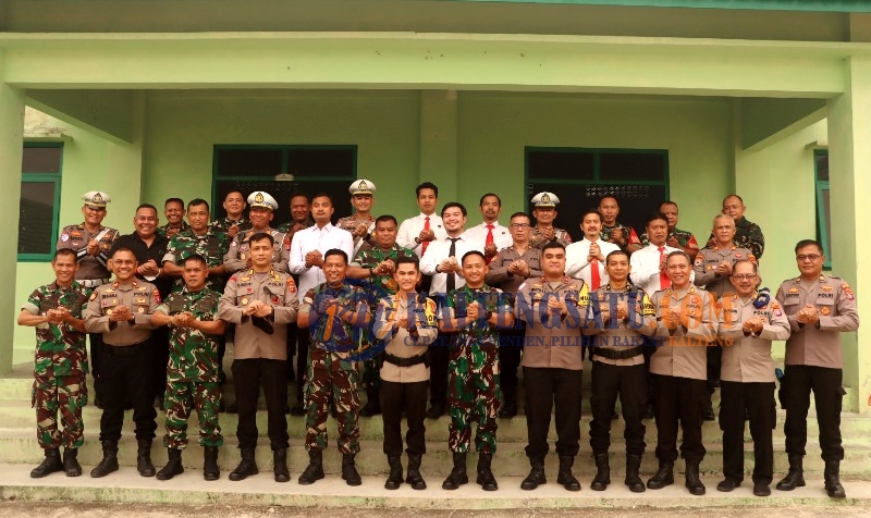 HUT ke-81 TNI, Kapolres Barito Utara Beri Kejutan kepada Personel Kodim 1013 Muara Teweh