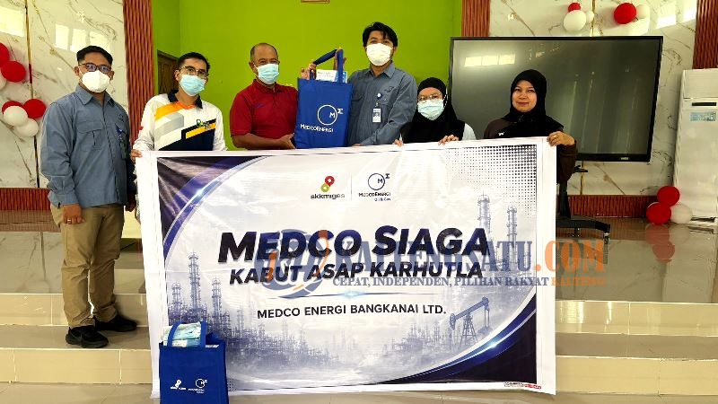 Medco Siaga Kabut Asap Karhutla, Bagikan 250 Box Masker kepada Masyarakat dan Pelajar