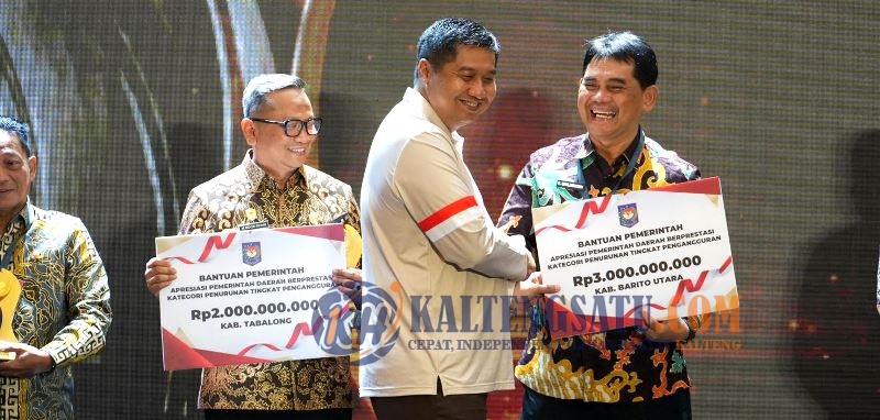 Barito Utara Raih Peringkat 1 Penurunan Pengangguran, Bupati Hadiri Penghargaan di Balikpapan